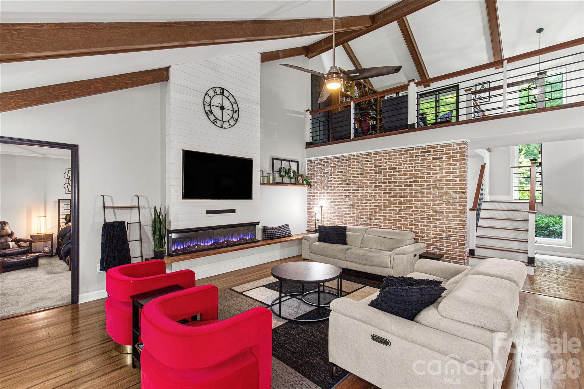 5 Oak Leaf Road