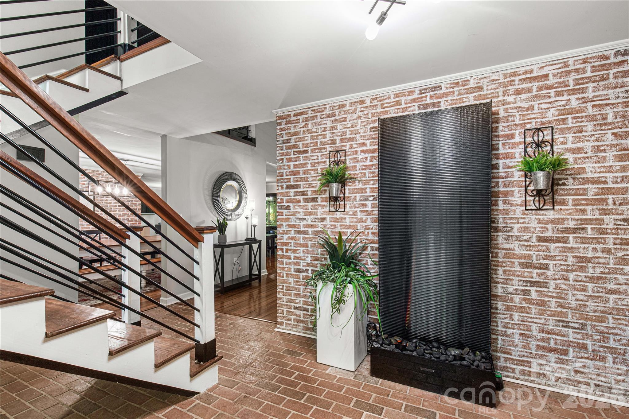 5 Oak Leaf Road