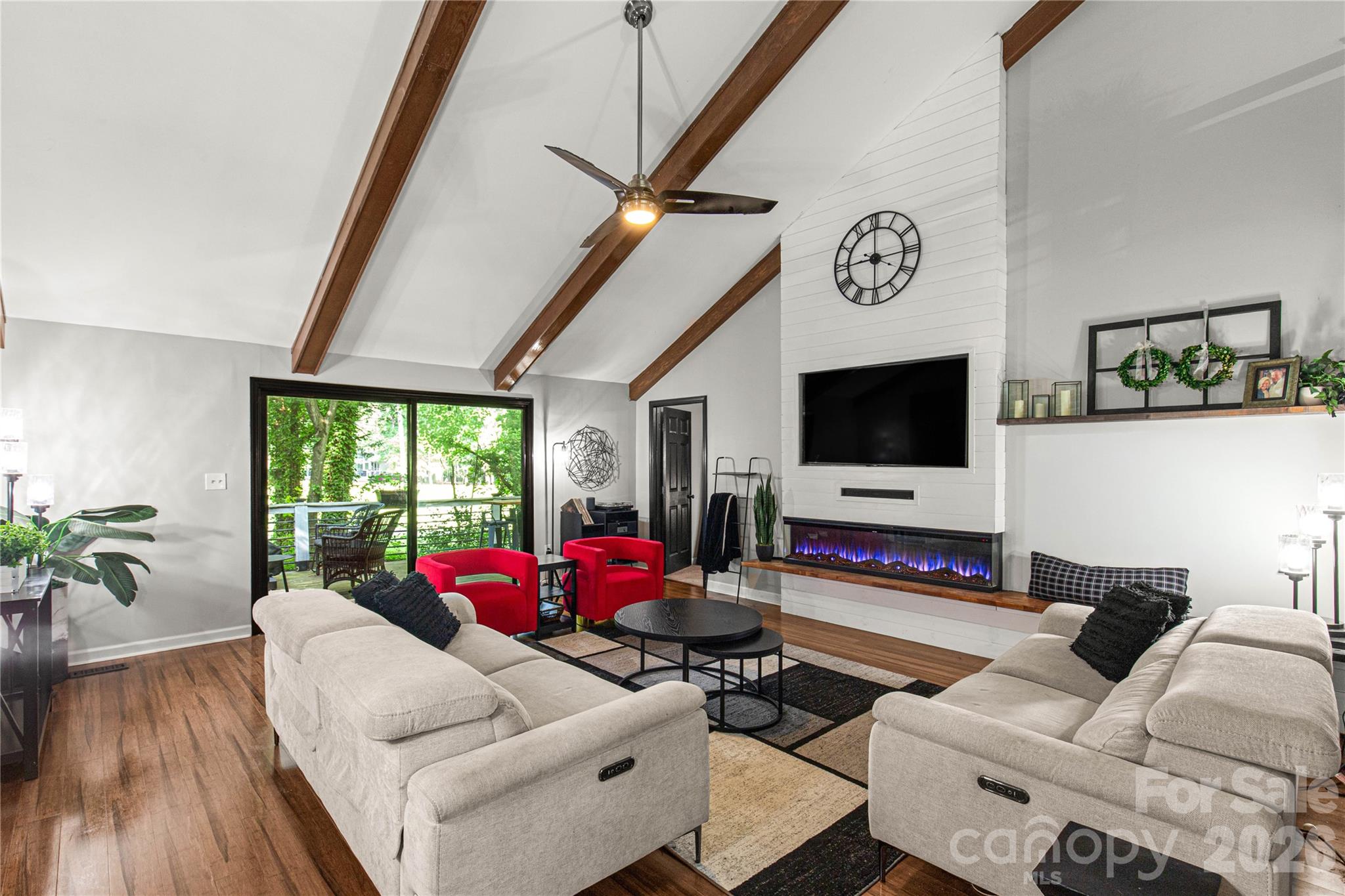 5 Oak Leaf Road