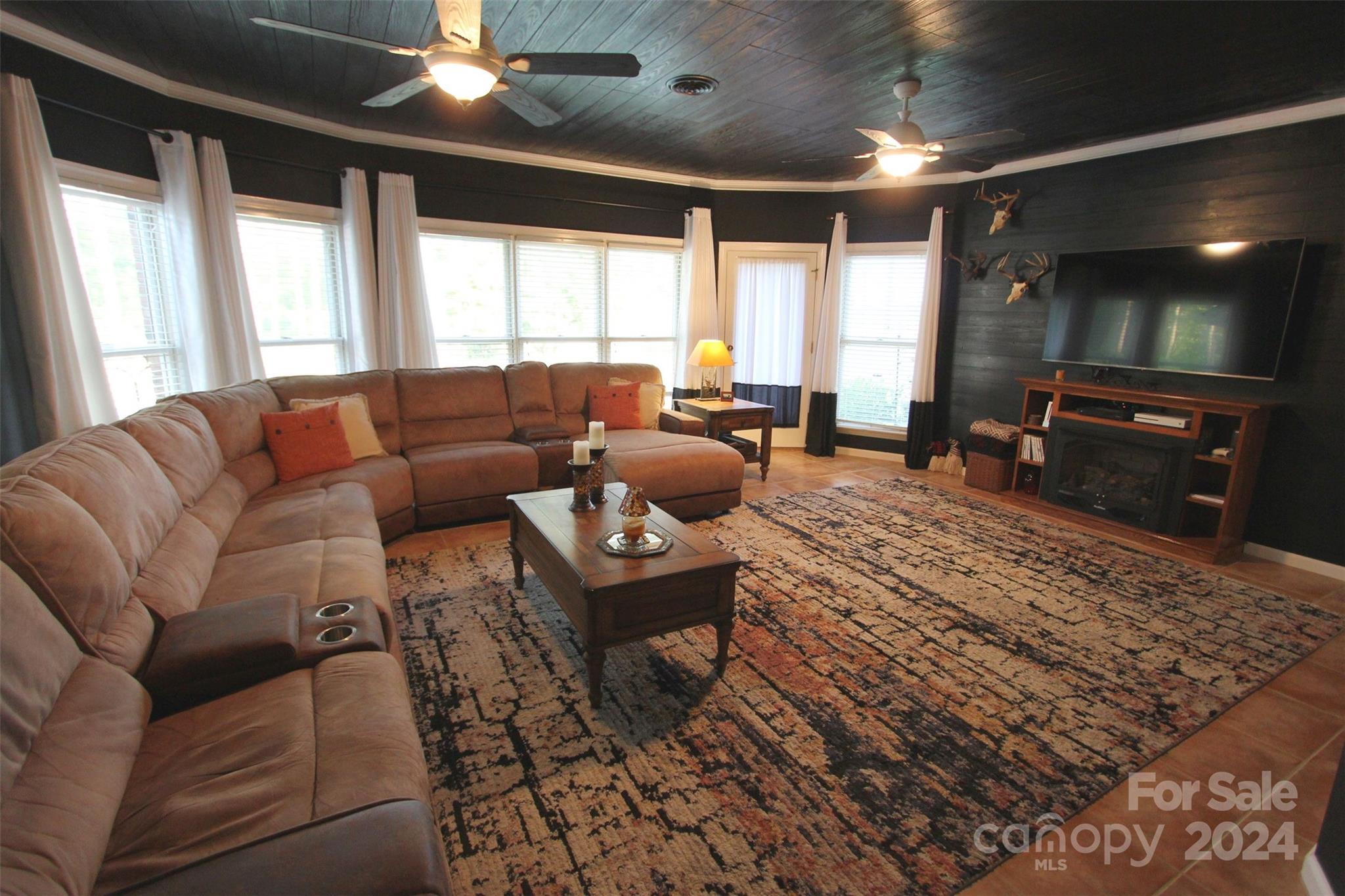 Country Club Estates - Residential