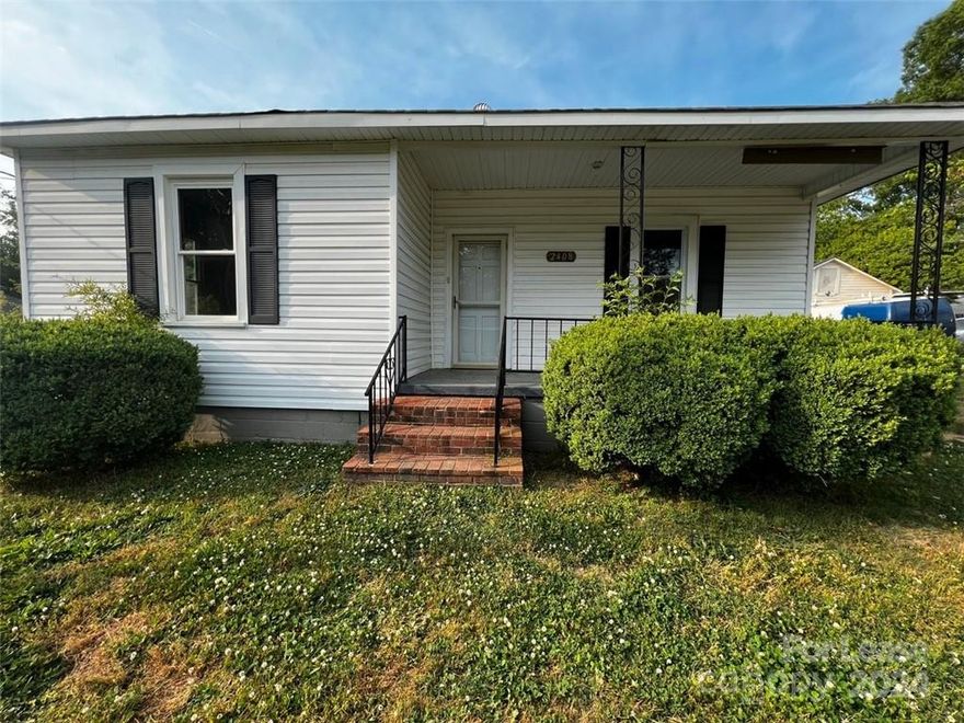 Quaint 1 bedroom /1 bath home, located in west Gastonia. The Kitchen includes a stove, refrigerator, and a large cast-iron sink.  There is a shed in the backyard for extra storage.  This won't last long!!!