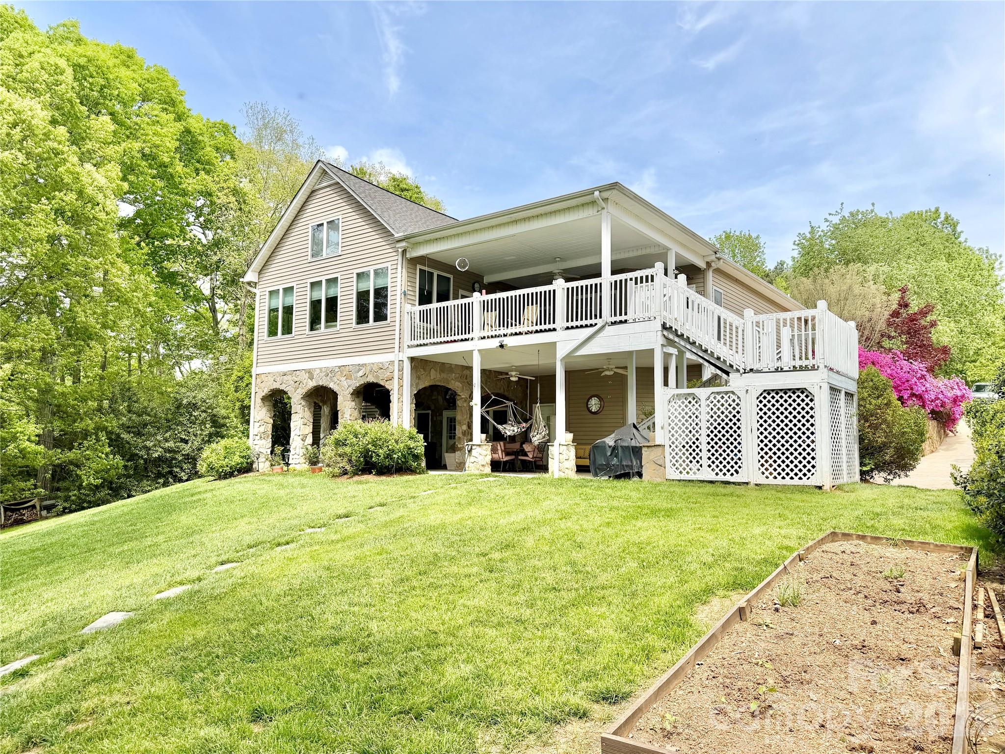 226 Riverwalk Road 15