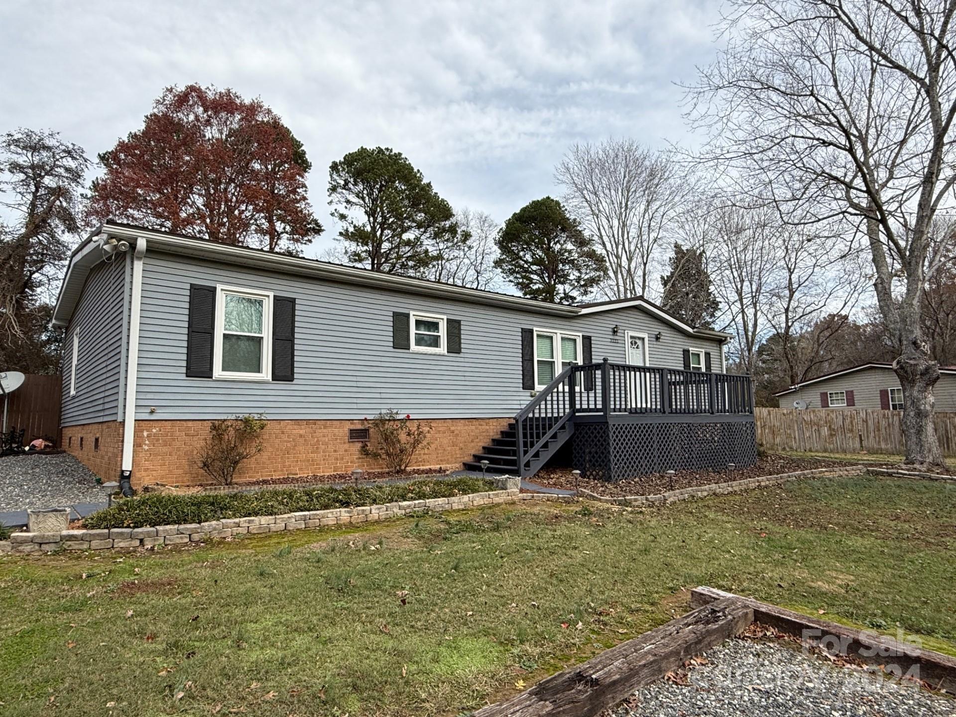 Claremont, North Carolina 28610, United States, 3 Bedrooms Bedrooms, ,2 BathroomsBathrooms,Residential,Under Contract,30740