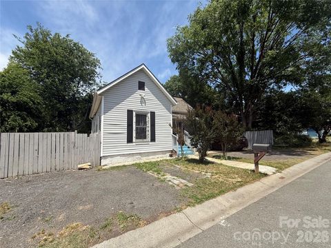 Photo of 318 Goff Street, Charlotte, NC 28208 (MLS # 4383821)
