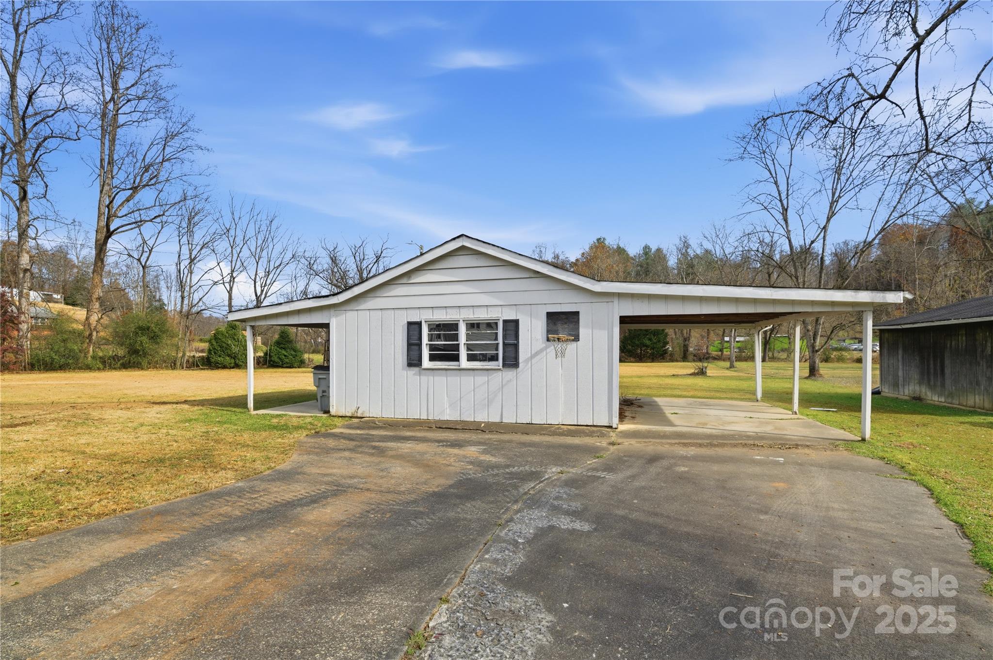 940 Meadowlane Drive NW