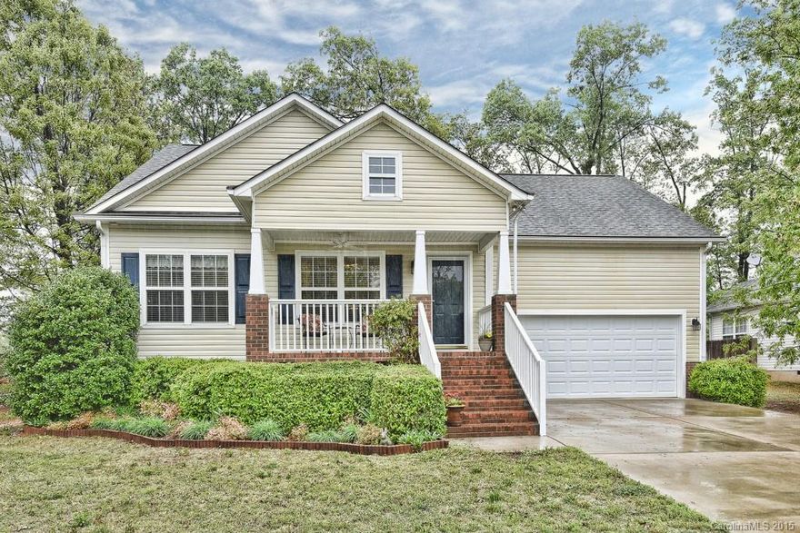 Immaculate 3BR/2BA home that shows like new! Carpet & laminate flooring throughout. High vaulted ceilings, FP, open floor plan, two car garage, flat back yard. Kitchen/dining combo that opens onto a lovely screened in porch.  Split floor plan featuring MSTR with walk in closet and ensuite with dual sinks. Upstairs Bonus Room with access to awesome storage. Wired for security.Conveniently located to I-77 and Dave Lyle Blvd shopping and dining! Wonderful, sought after location.