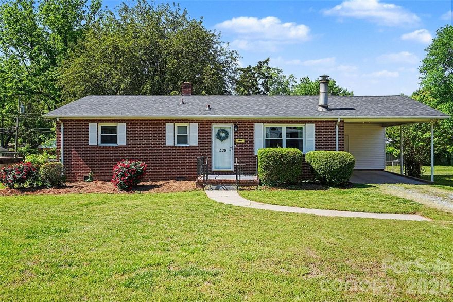 Charming 2 bedroom, 1 bathroom home located just minutes from Uptown Charlotte, NODA & Plaza Midwood with easy access to shopping, dining, and major highways! This well-maintained property features beautiful hardwood floors and a spacious living room highlighted by a STUNNING stone fireplace. The recently updated kitchen offers tons of cabinetry, stainless steel appliances, and a functional layout ideal for entertaining. Both bedrooms are well-sized and the single-level floor plan provides ease and convenience. Don't miss the large, level backyard with mature trees, perfect for outdoor entertaining or relaxing (plus a storage shed for added space!) Close enough to the action of the city yet tucked away on a quiet street.
Major Upgrades: New Roof 2022, New Furnace & AC 2022, New Septic tank & Riser 2023