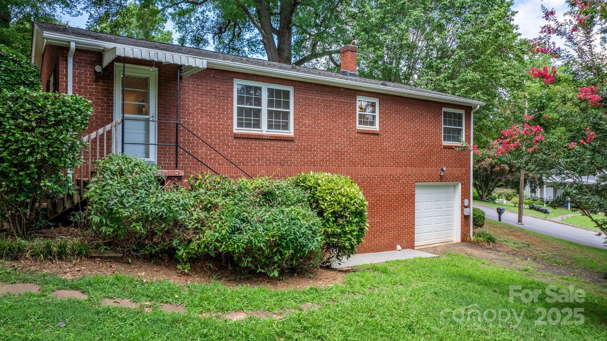 43 Forest Avenue
