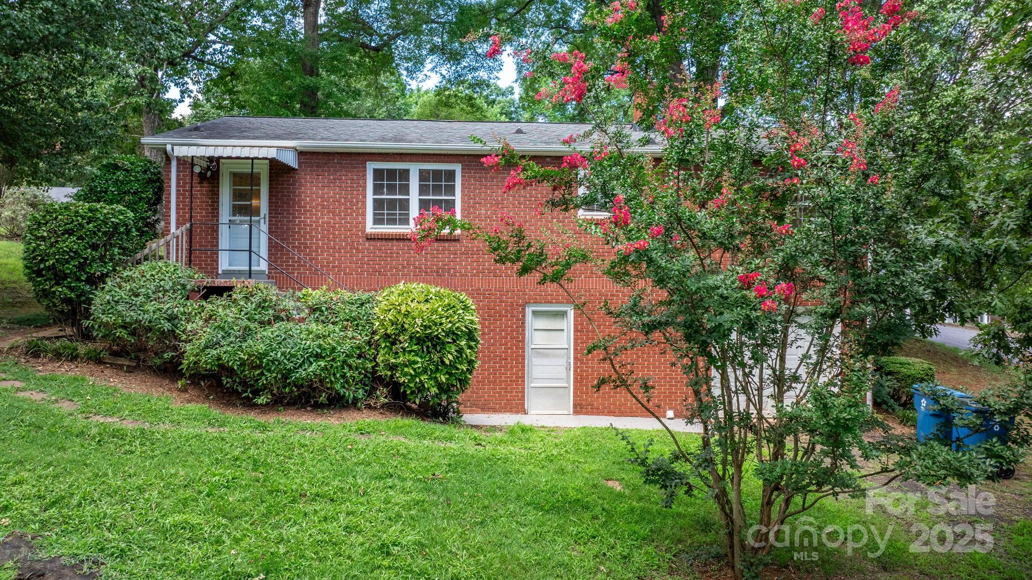 43 Forest Avenue