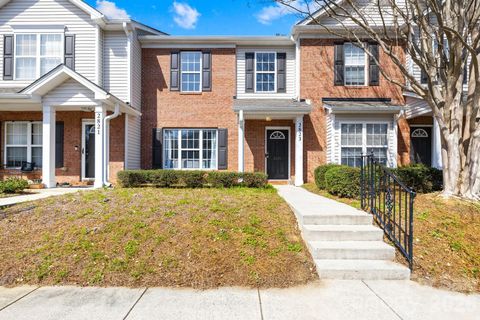 Photo of 2823 Summergrove Court, Matthews, NC 28105 (MLS # 4358016)