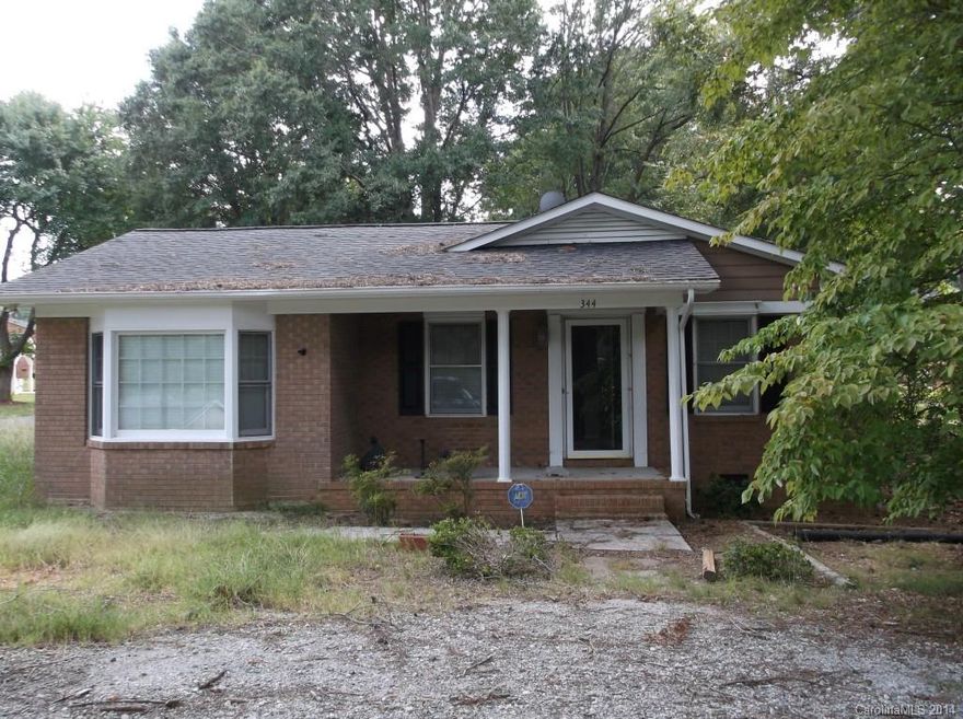 Brick home with large master suite, eat-in kitchen, 2 car attached garage and covered front porch.  Bank owned property.  Sold As Is with no warranties.  Priced to sell.