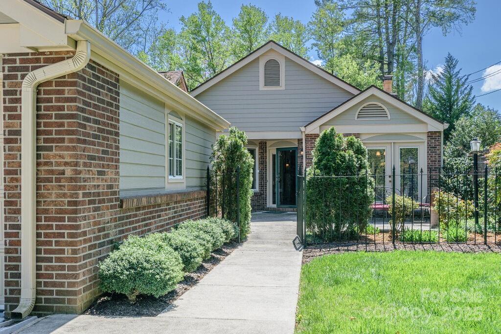 102 Glenbrook Drive