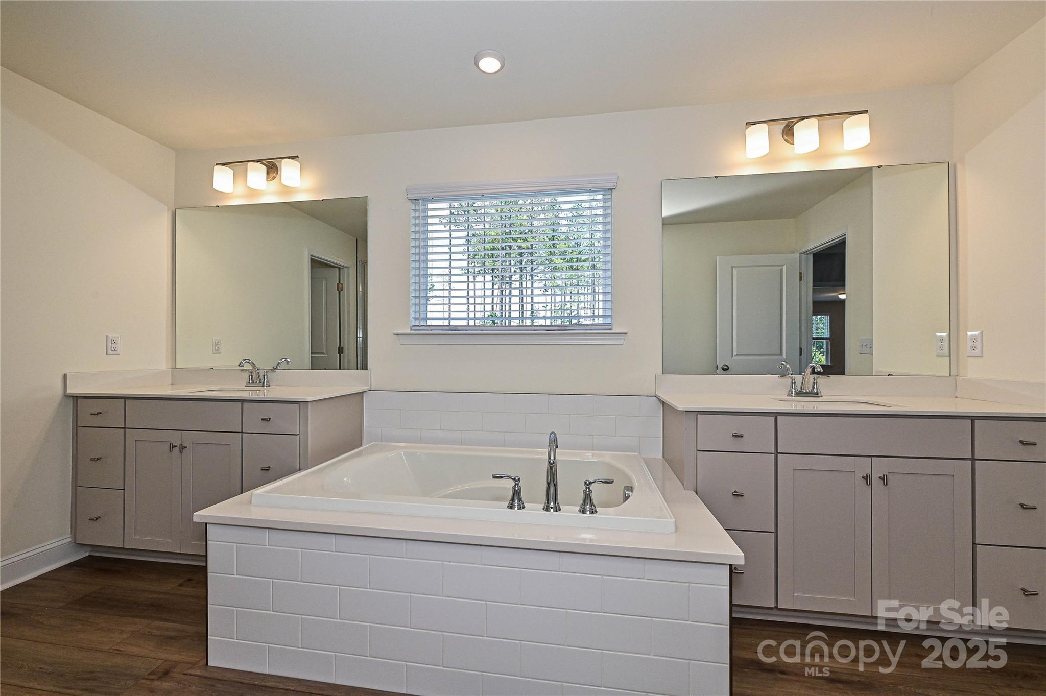 Paddlers Cove - Residential