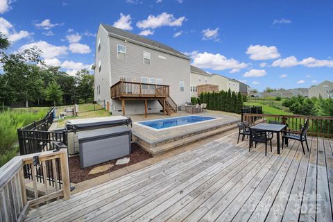 Photo of 17237 Rider Wood Lane, Charlotte, NC 28278 (MLS # 4285511)