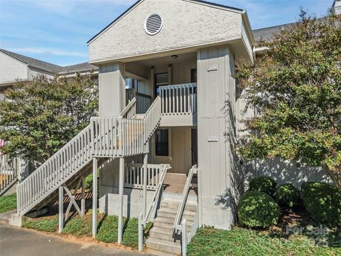 Photo of 1203 Abbey Circle, Asheville, NC 28805 (MLS # 4315432)