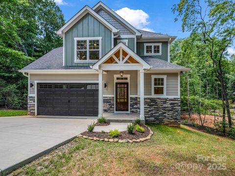 Photo of 492 Mountain View Drive, Columbus, NC 28722 (MLS # 4202889) Photo of 492 Mountain View Drive, Columbus, NC 28722 (MLS # 4202889)