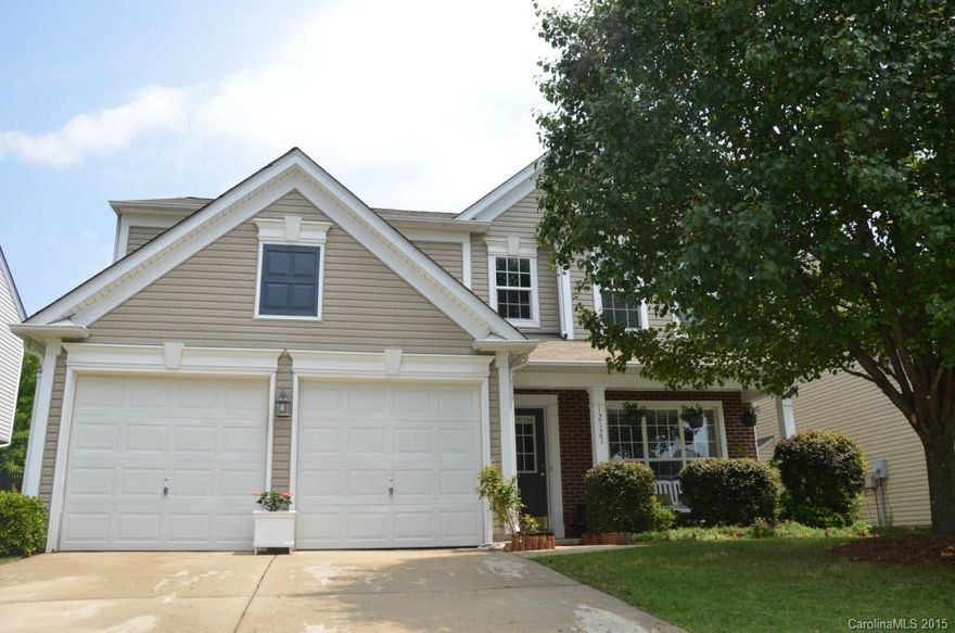 Must see! Immaculate condition, updated open floor plan home with new fixtures, paint, carpet, wood-like laminate flooring, ceramic tile and granite countertops. Large Master with vaulted ceiling. Beautifully landscaped with fenced in private lot that backs up to the woods.  Highly sought after school district in awesome location within half a mile to Stonecrest, Blakeney Village, & Ballantyne for shopping and restaurants.