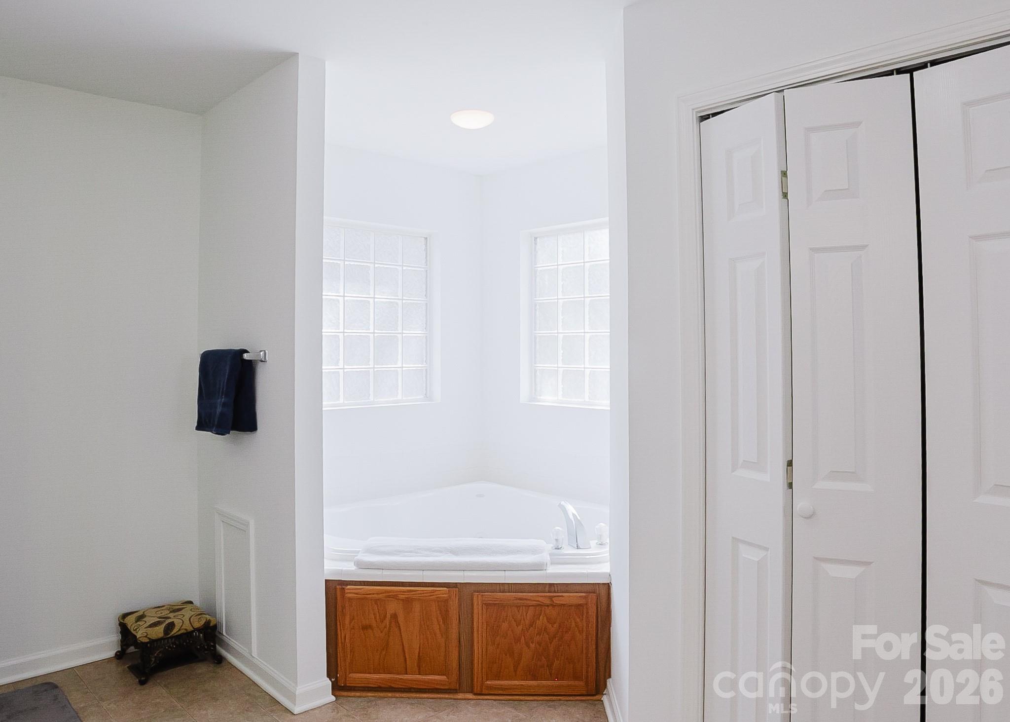 634 E Swannanoa Avenue