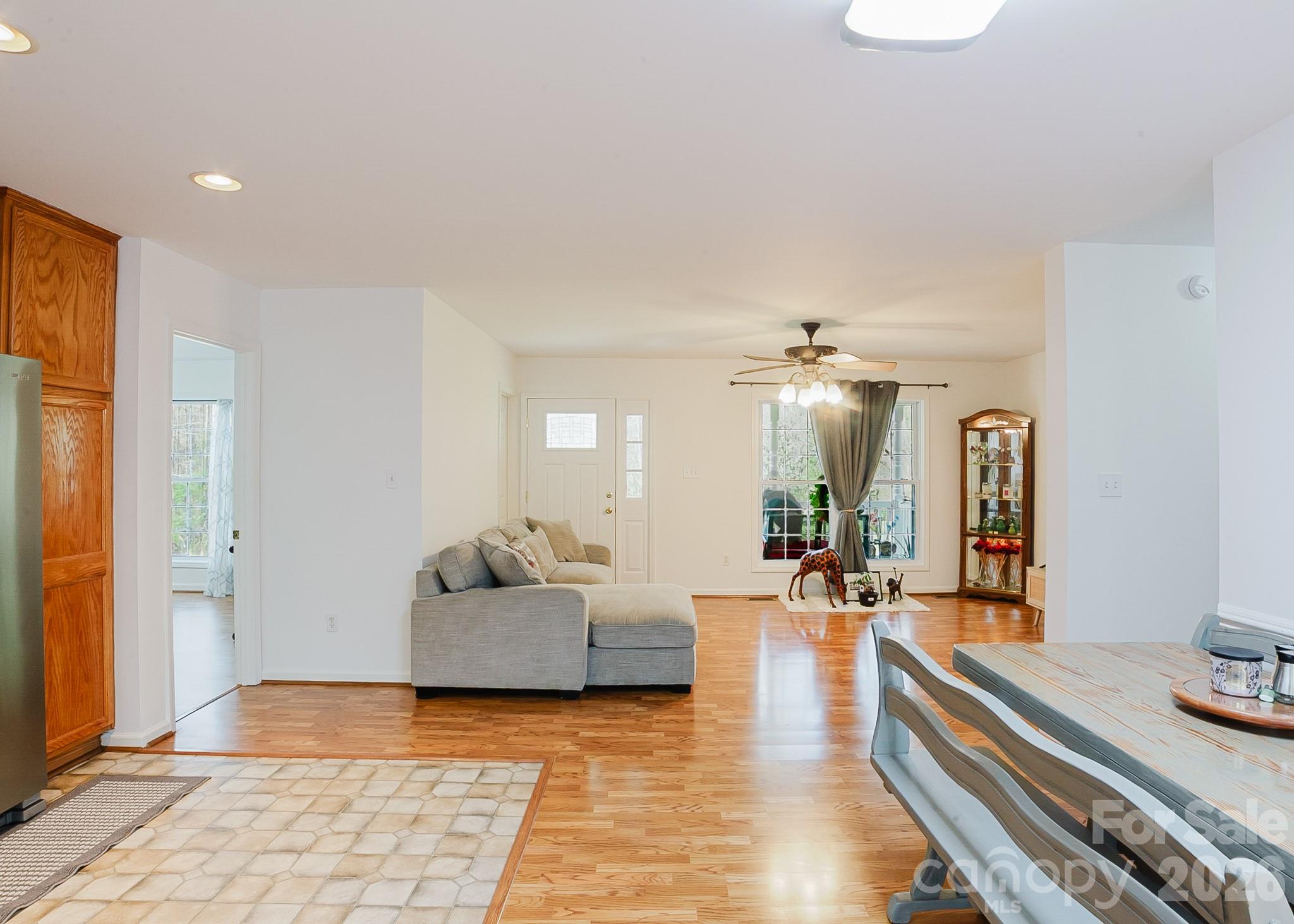 634 E Swannanoa Avenue