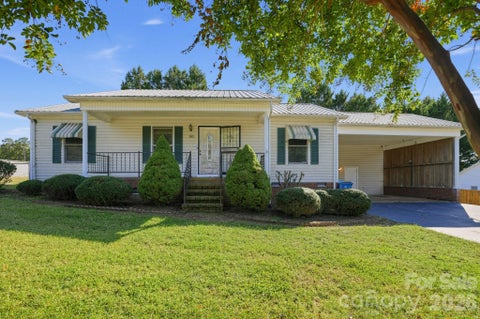 Photo of 3033 26th Street Lane, Hickory, NC 28601 (MLS # 4434603)