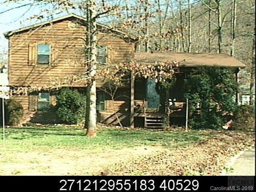 Rustic 3 bedroom 3 bath home in quite subdivision located outside of city limits.  Large family room, Private yard, Quiet cul-de-sac setting