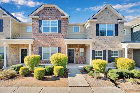 Photo of 6439 Prosperity Church Road, Charlotte, NC 28269 (MLS # 4329342)