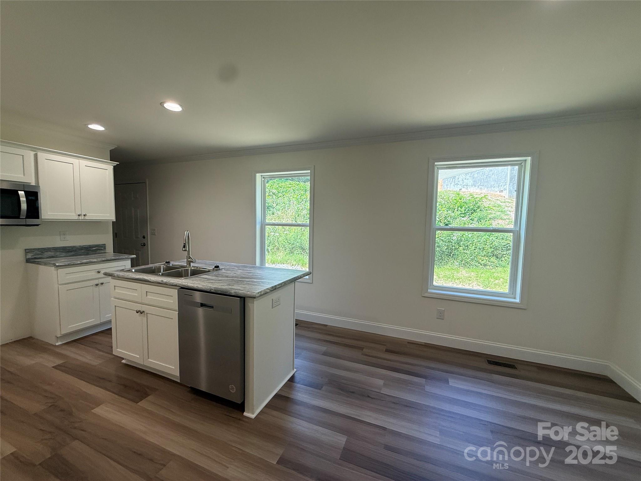 Leonis Mountain Lake Homes - Residential