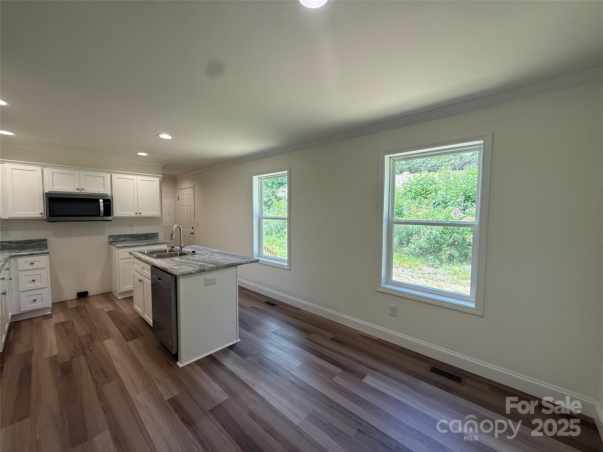 Leonis Mountain Lake Homes - Residential