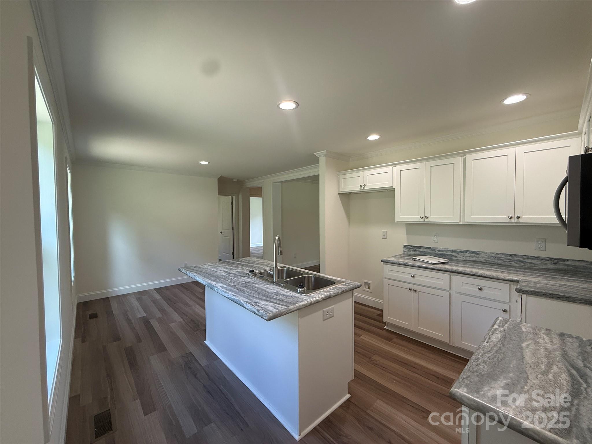 Leonis Mountain Lake Homes - Residential