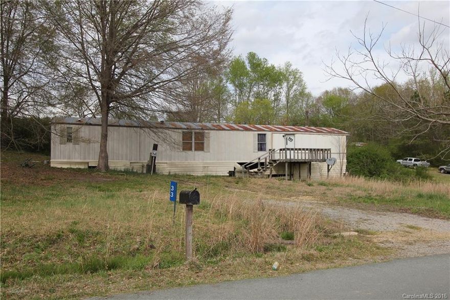 Handyman Special-mobile home on 2 lots!!! 2 bedrooms, 2 baths.