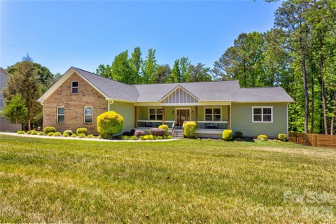 Photo of 9311 Willowglen Trail, Charlotte, NC 28215 (MLS # 4372913)