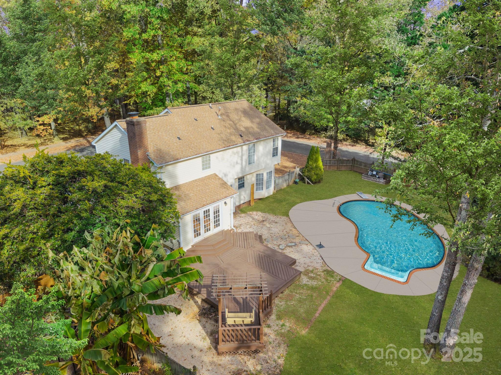 2438 Crescent Knoll Drive