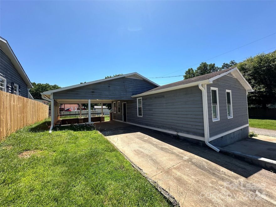 This newly renovated 2 bedroom and 1 bathroom ADU home located in Gastonia, NC is now available for showings, applications and move-in. Property is located on a parcel of land shared with 82 Dellinger Ave. Home is conveniently located to shopping and restaurants as well as George Poston Park with sports trails and fishing and just 2.5 miles to I-85.