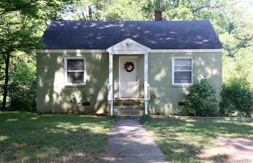 Beautiful home in Villa Heights, a few blocks from amazing restaurants and nightlife.  Surrounded by some newly constructed homes and easy access to downtown.  Hardwood floors throughout, fenced yard, updated kitchen and HVAC.