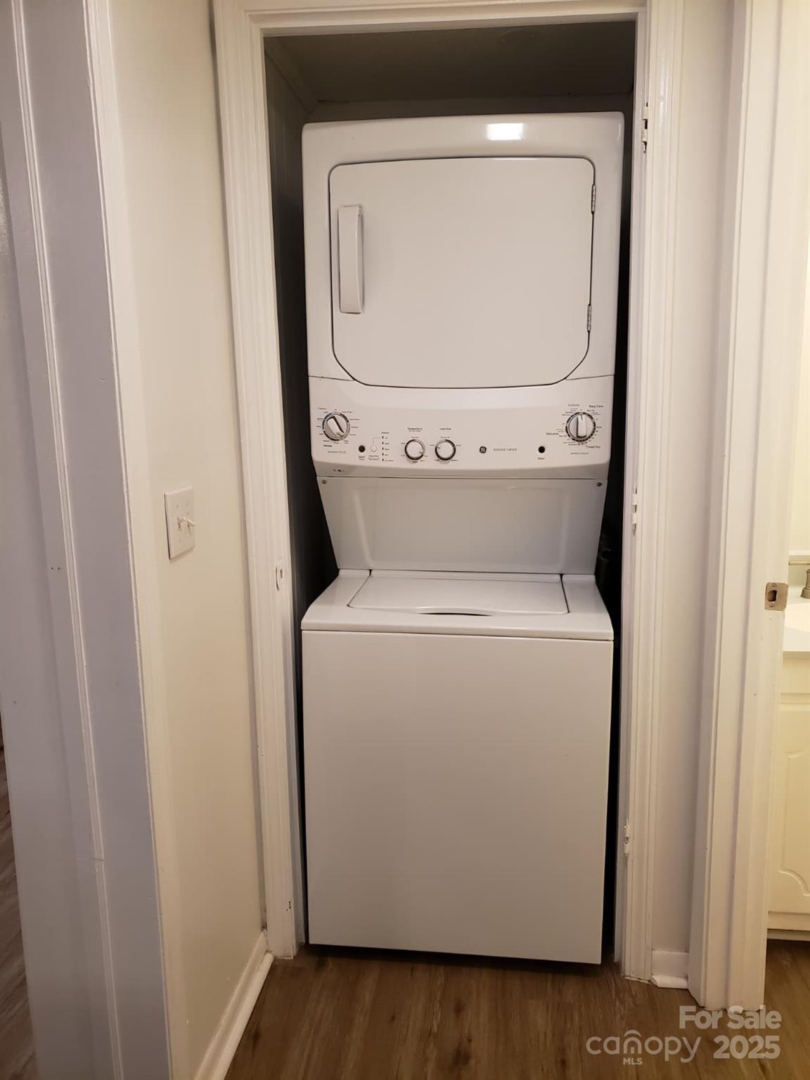 Laurel Park Villas - Residential