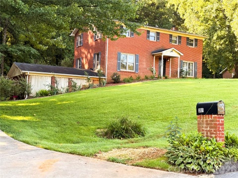 Photo of 301 Starmount Drive, Statesville, NC 28677 (MLS # 4418408)