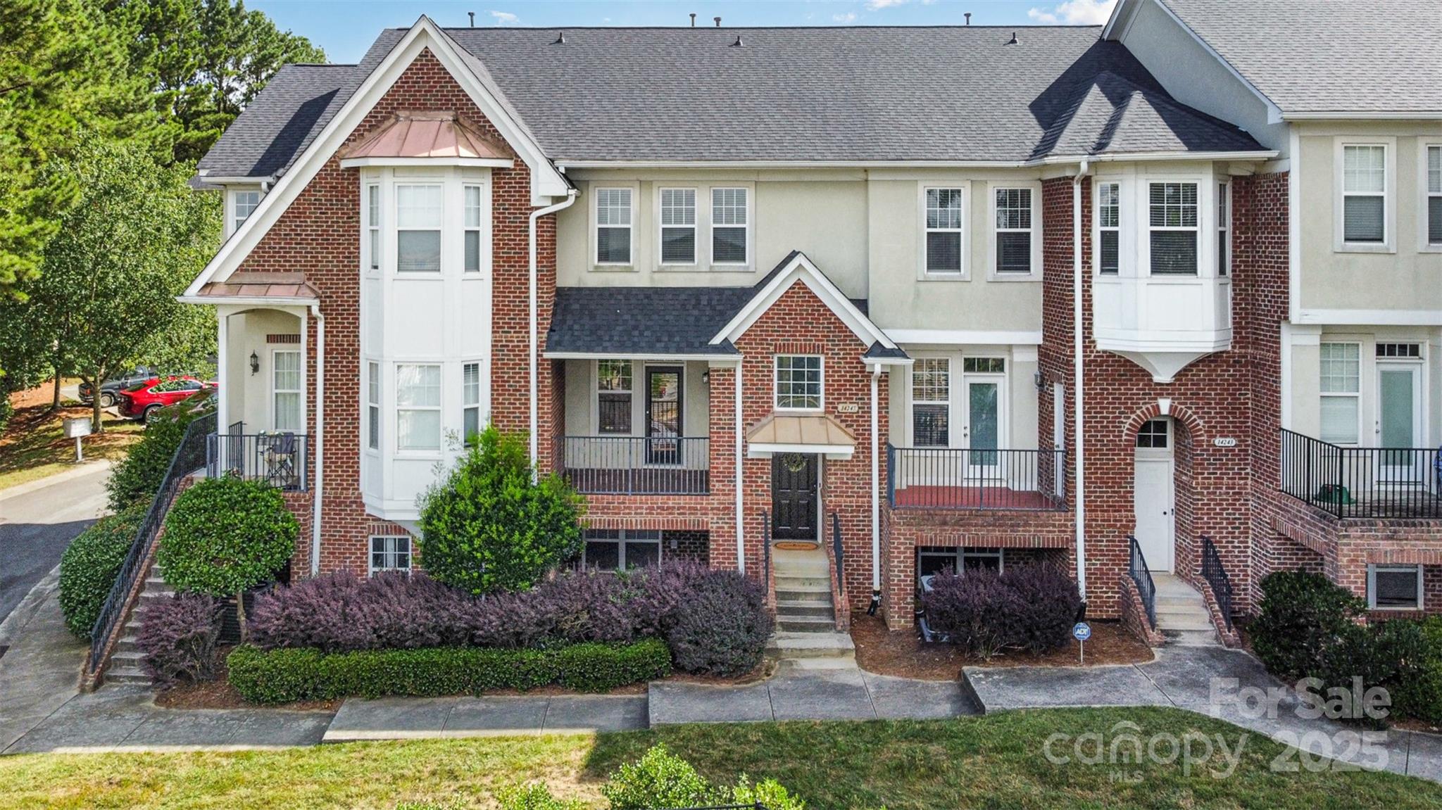 14247 Richmond Park Avenue