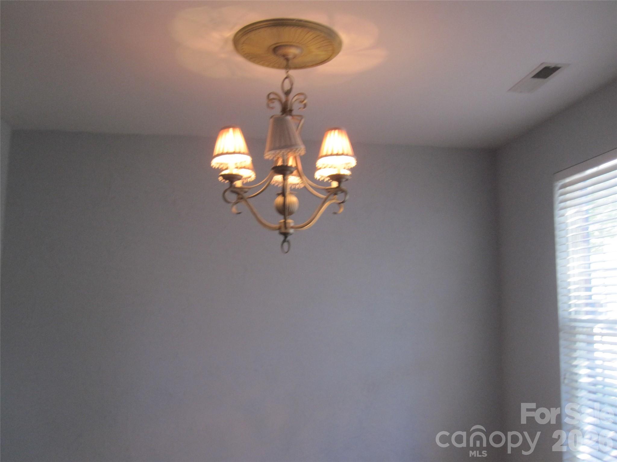 8909 Holland Park Lane