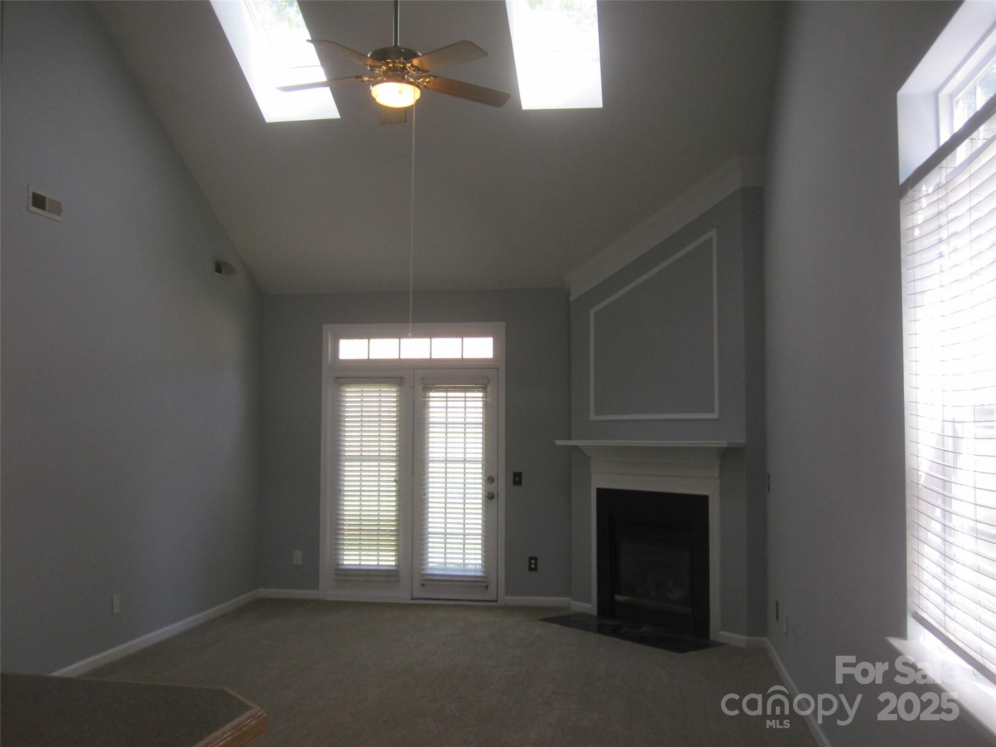 8909 Holland Park Lane