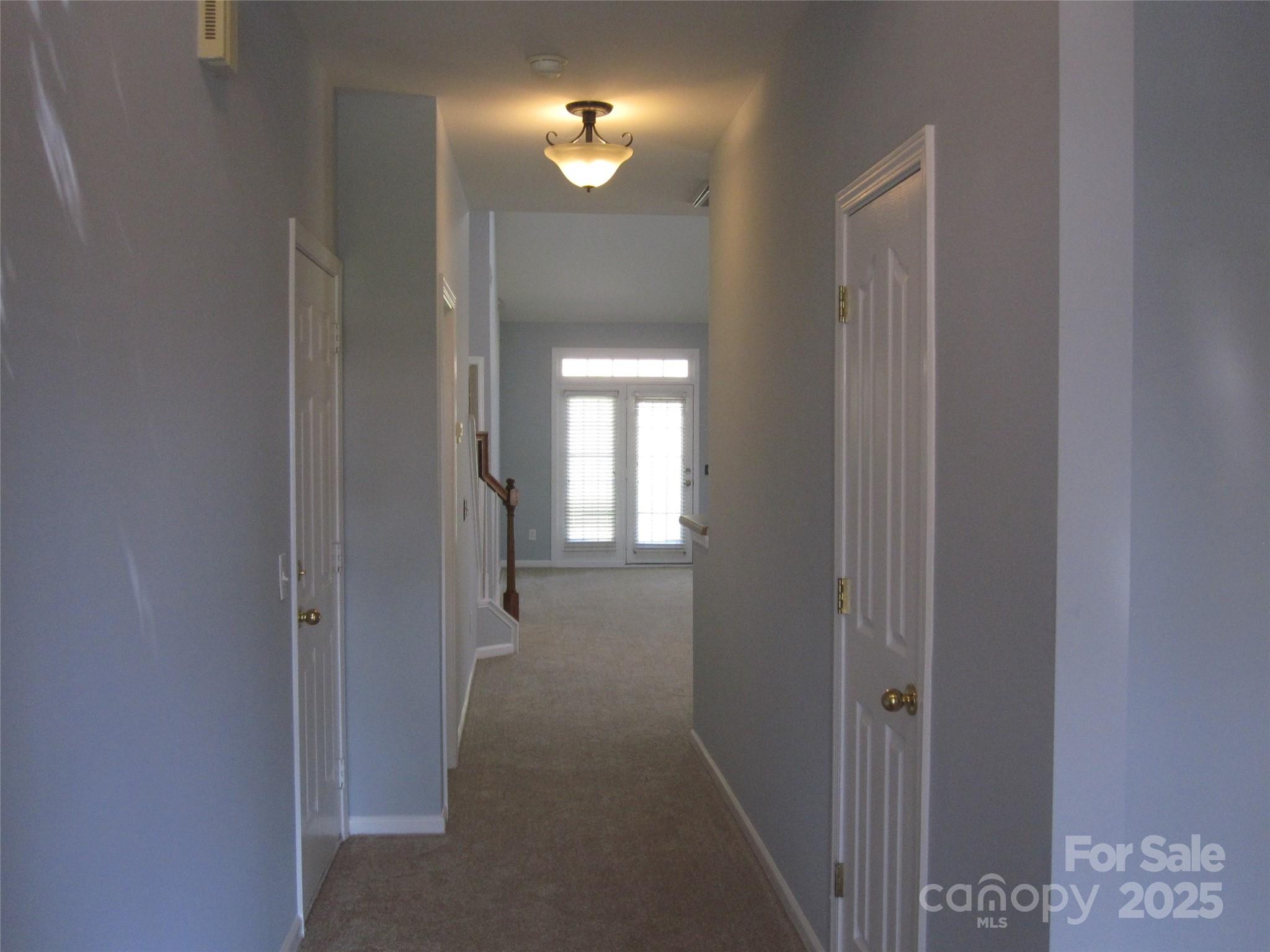 8909 Holland Park Lane