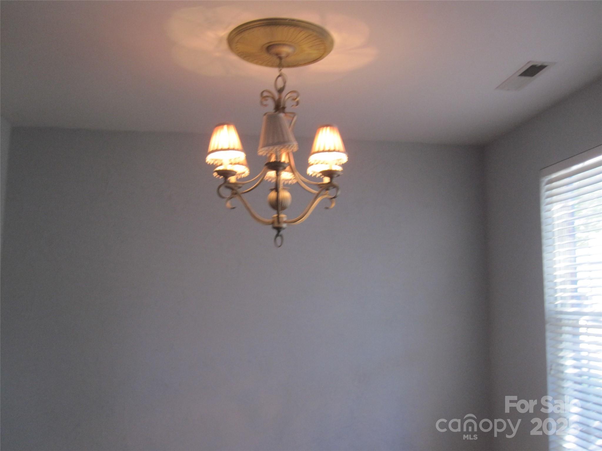 8909 Holland Park Lane