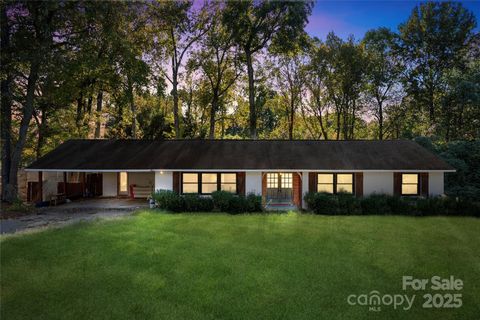 Photo of 809 Briarcliff Road, Gastonia, NC 28056 (MLS # 4314056)