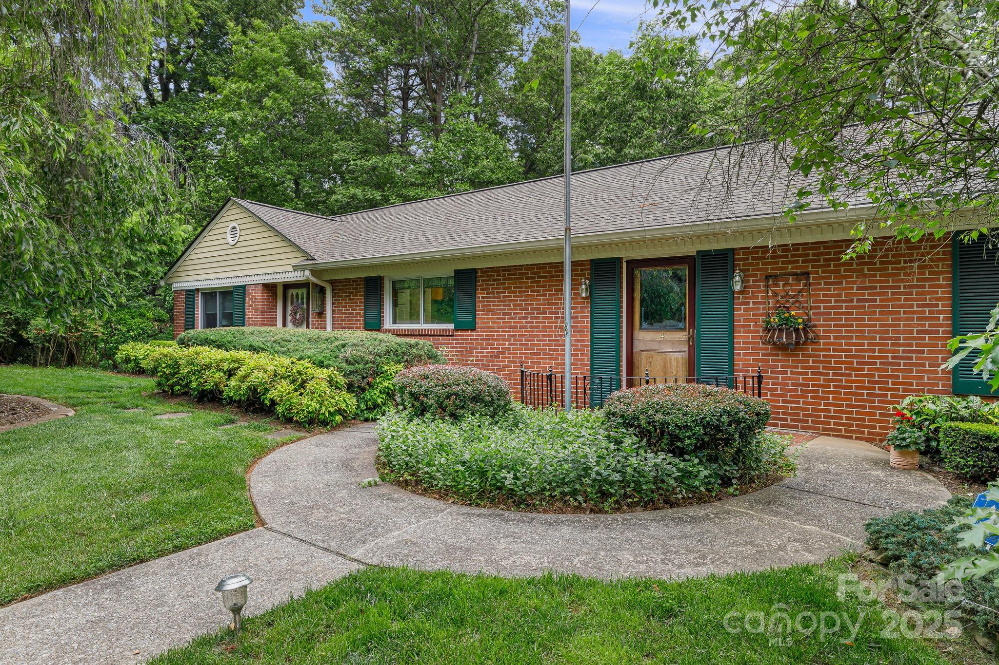4 Dogwood Road