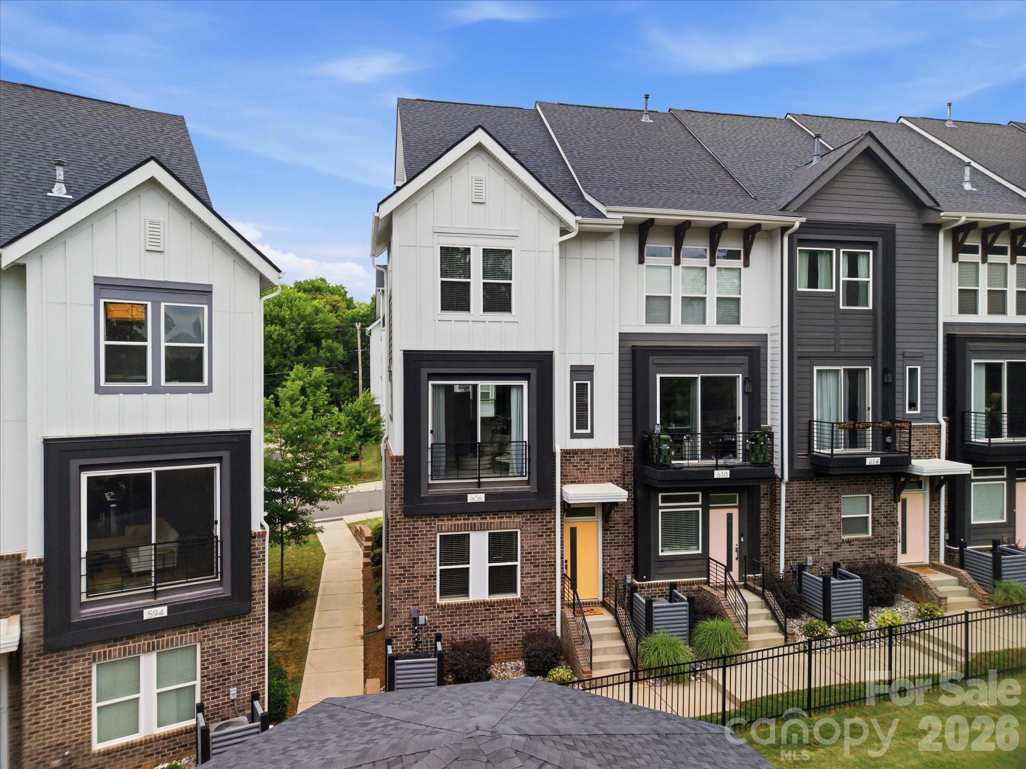 606 West End Drive