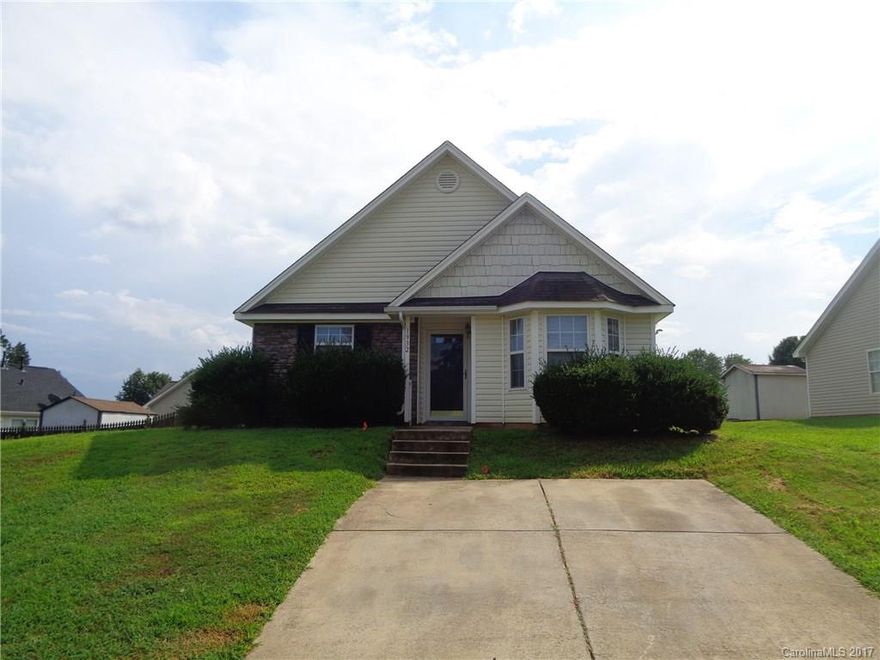3 Bedroom 2 bath ranch style home. This home features vaulted ceilings and a marble fireplace surround with gas logs in the living room. Large open Kitchen. Master bath features a garden tub and separate shower.