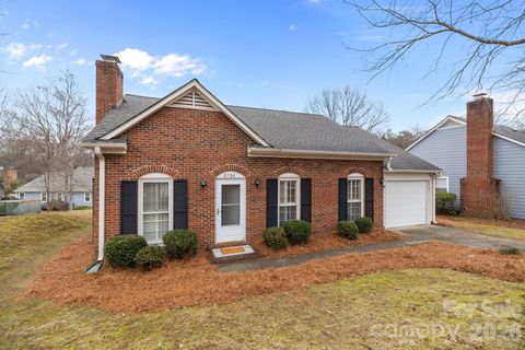 2704 Hillmont Drive Charlotte NC 28226