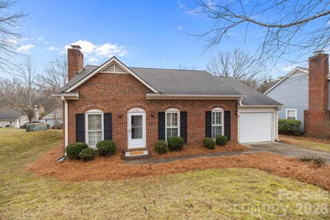 2704 Hillmont Drive Charlotte NC 28226