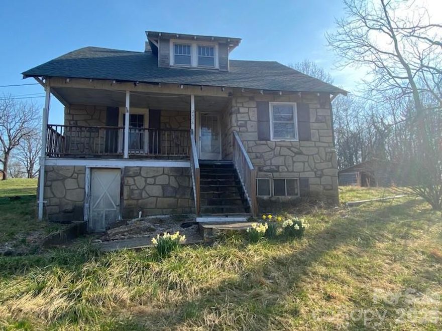 Calling all investors! 1 bedroom 1 bath bungalow located in rural North Wilkesboro ready for an investor with a vision. Bedroom has no closet.

Please note listing agent cannot represent buyers. Please reach out to any agent of your choice for questions or to schedule a showing. 
Please note that the listing agent & seller are only available M-F 8:30am-5:30pm. Any inquiries outside of this time will be addressed the following business day.

** Multiple offers-Highest and Best due by noon on March 11th***