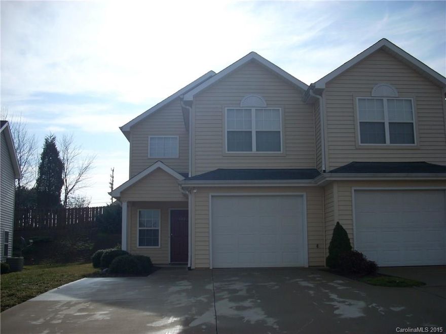 Spacious 3 BR / 2.5 Bath Attached Cluster Home with 1 car garage. Refrigerator, Dishwasher, microwave, and Stove included. Small to Medium size indoor pets allowed (additional fees apply). Short-term leases available (at higher rate).