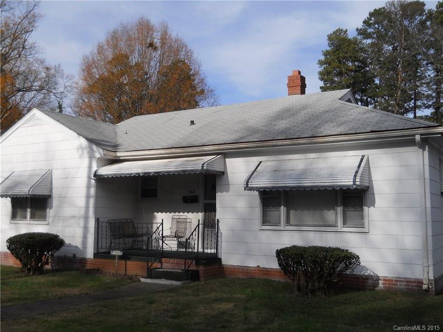 Wonderful Home! Located close to the VA medical center as well as shopping, restuarants, public transportation, sellers think that wood floors are under carpet throughout most of the home. Great 3 bedroom 1 bath home, nice yard, 1 car detached garage, large eat-in kitchen, large bedrooms, all this for under 60k.  Call today!!